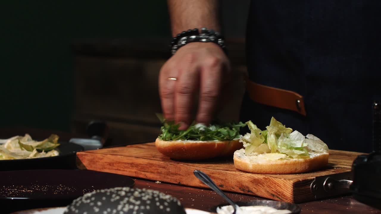 estoy preparando una deliciosa hamburguesa.