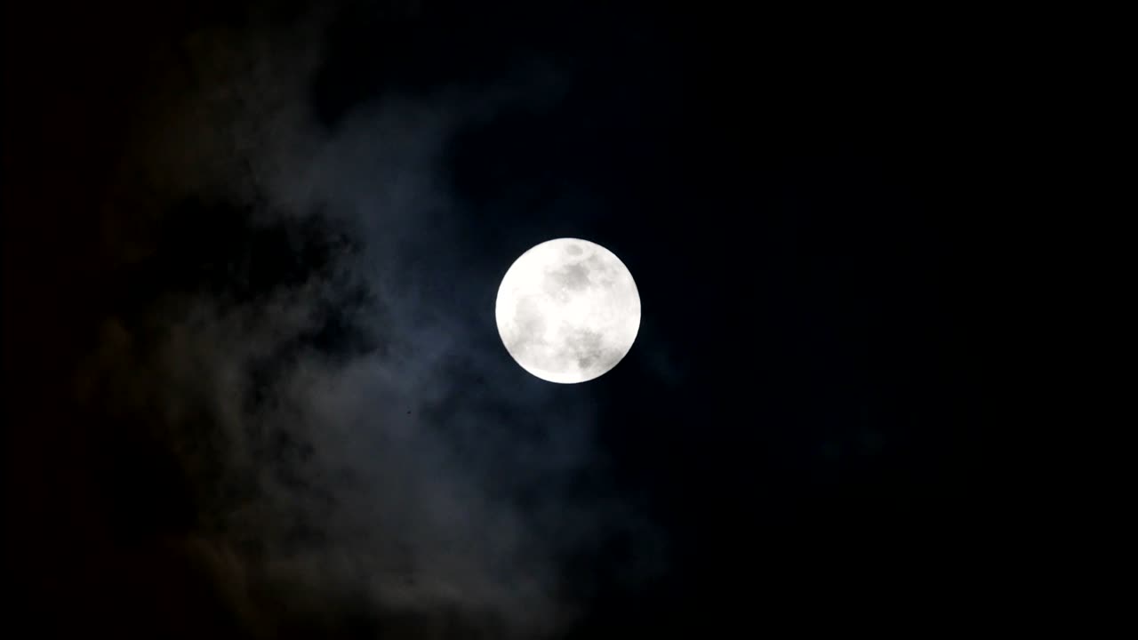 Superlua cheia à noite na Tailândia, 14 de novembro de 2016
