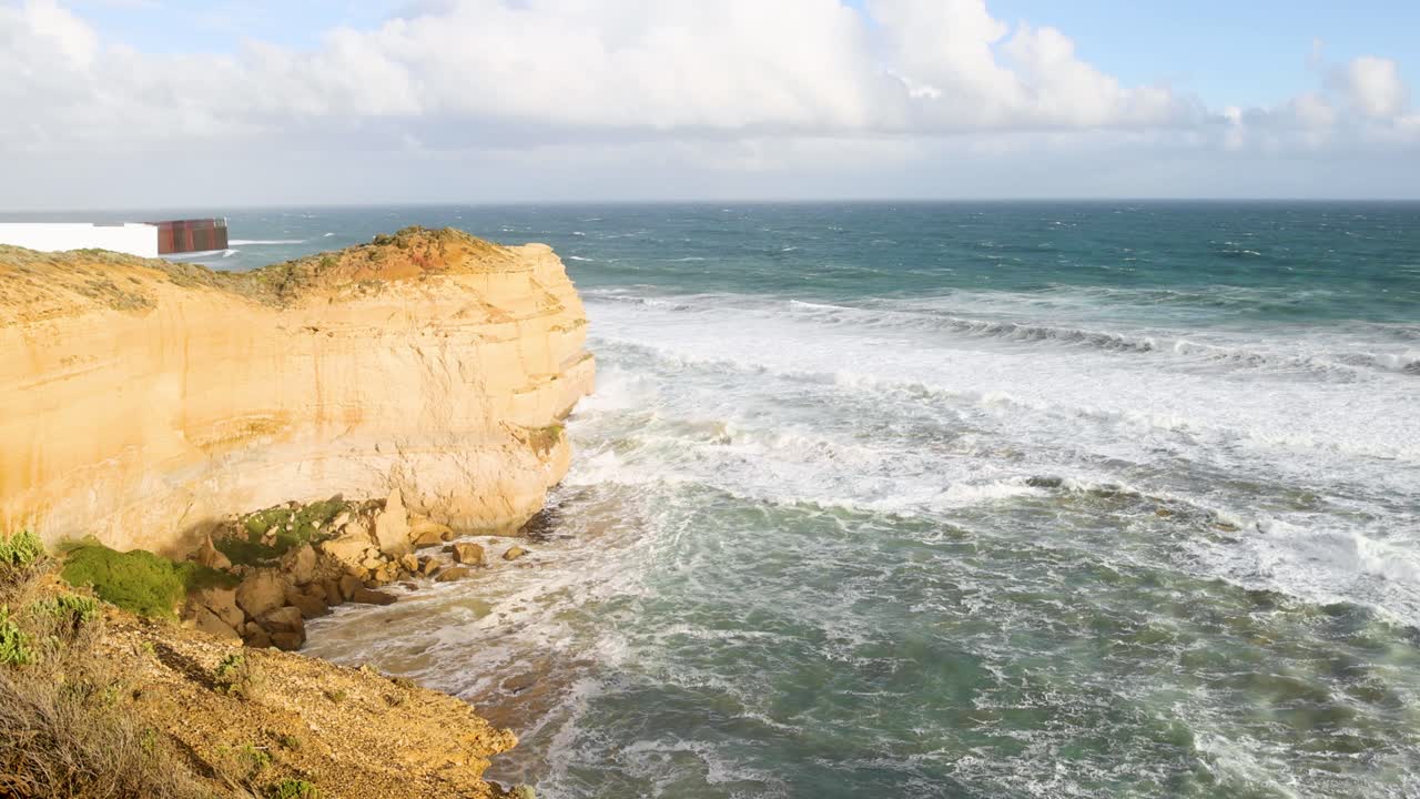 Ocean waves hitting rocky cliffs at Twelve Apostles