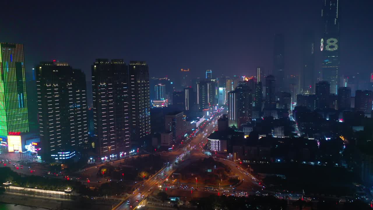 iluminación nocturna ciudad de changsha centro de la bahía de riverside tráfico puente calle carretera panorama aéreo 4k china