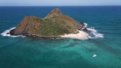 Lanikai-Beach-in-the-beautiful-Mokulua-Islands,-Hawaii,-aerial-wide-circle-shot