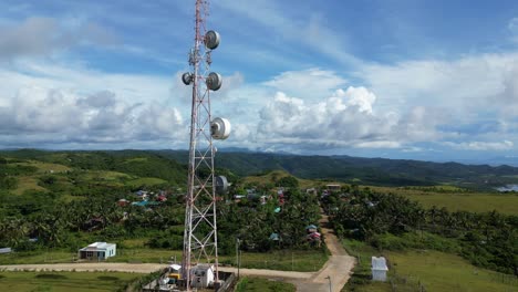 Torre-De-Telecomunicaciones-En-Un-Remoto-Asentamiento-Filipino,-Conexión-De-Red