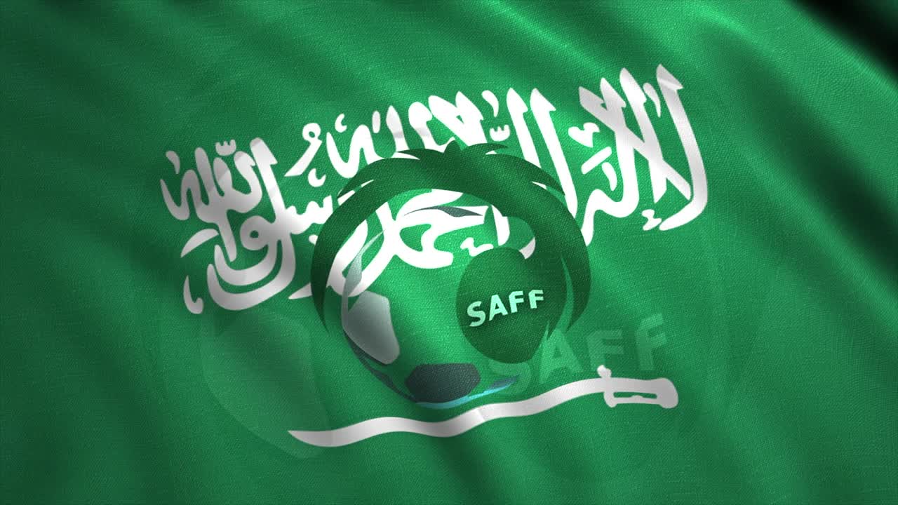 bandera del equipo nacional de arabia saudita con una pelota de fútbol