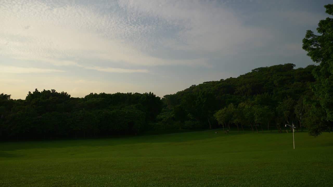 해가 지는 젠시티, 리안후산 공원, 초원, 느린 동영상, 파노라마, 4k, 중국