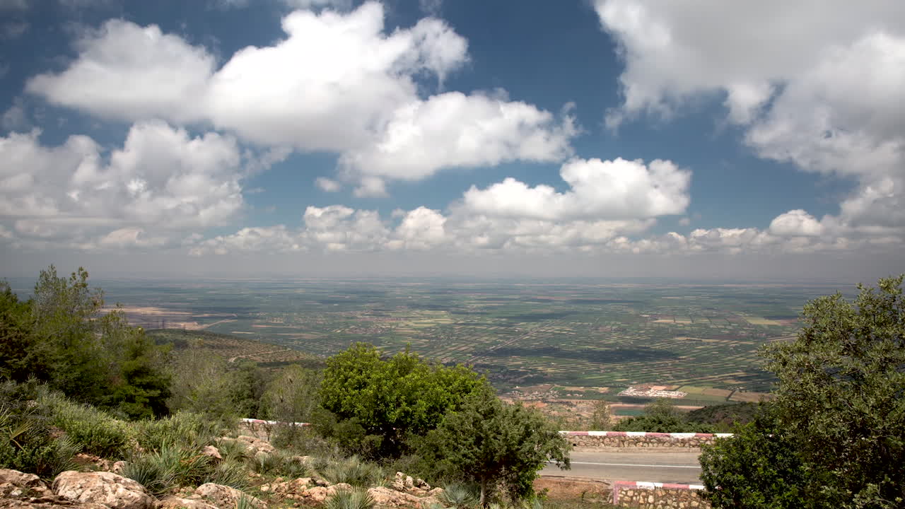 timelapse de una carretera en las montañas del atlas