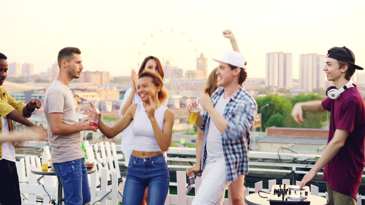 친구들과 함께 옥상 파티