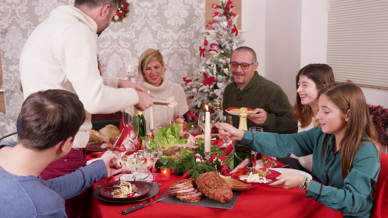 celebración de la cena de navidad en familia