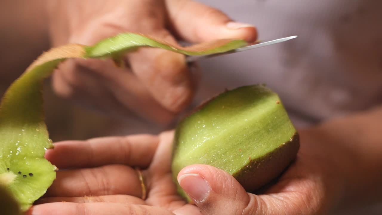 Peeling a kiwi fruit