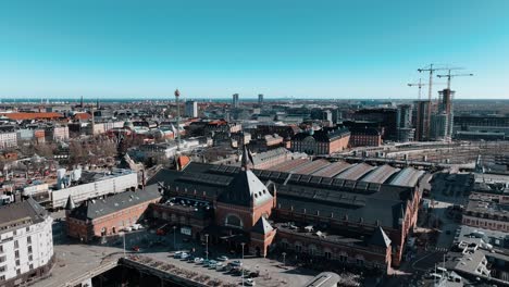 Imágenes-De-Drones-De-La-Estación-Central-De-Copenhague-En-Dinamarca