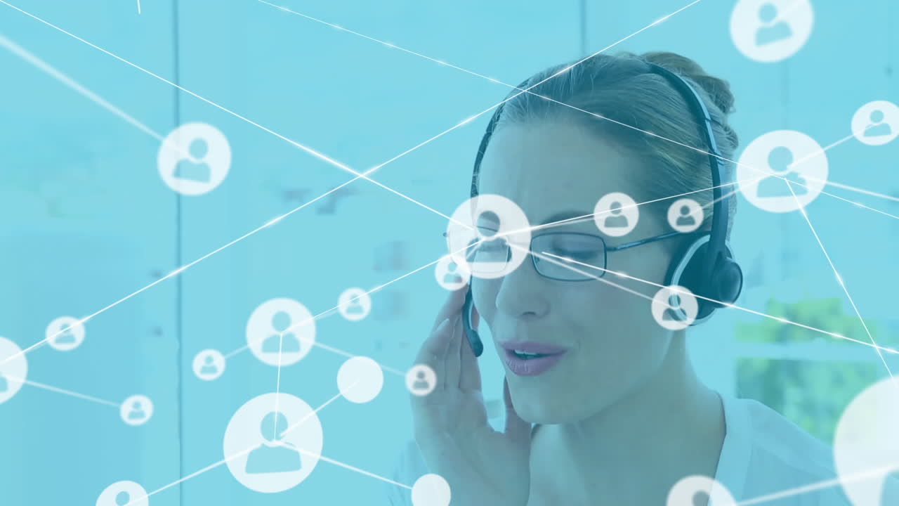 animación de la red de iconos de perfil contra mujer caucásica hablando en auriculares de teléfono en la oficina