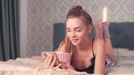 pretty-girl-with-phone-in-pajamas-in-bed