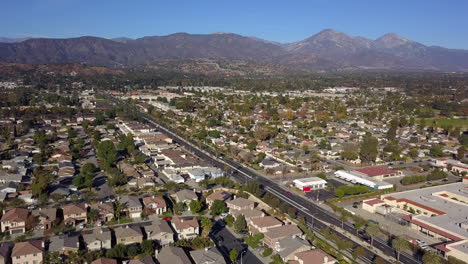 vista aérea de un gran barrio residencial en los ángeles.