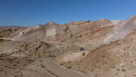 Off-road-vehicle-crossing-Moonscape-Overlook-in-Utah,-USA