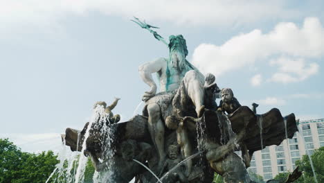 the neptune fountain berlin 02