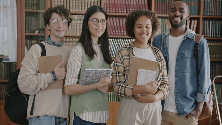 studenti in una biblioteca