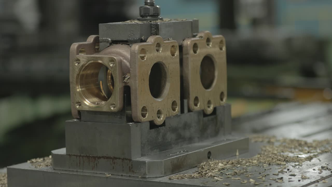 parti in ottone in una fabbrica