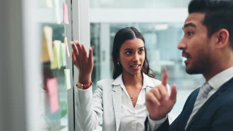 Gente-De-Negocios,-Trabajo-En-Equipo-Y-Lluvia-De-Ideas