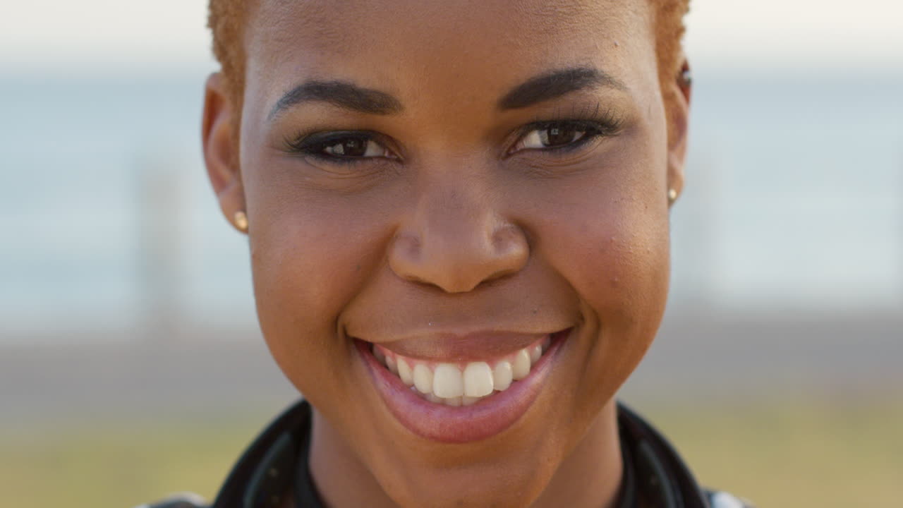 Portrait d'une femme souriante