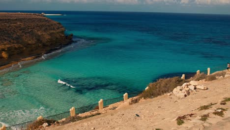 Panoramablick-Auf-Den-Strand-Von-Cleopatra-Bath,-Reiseziel-Für-Urlauber