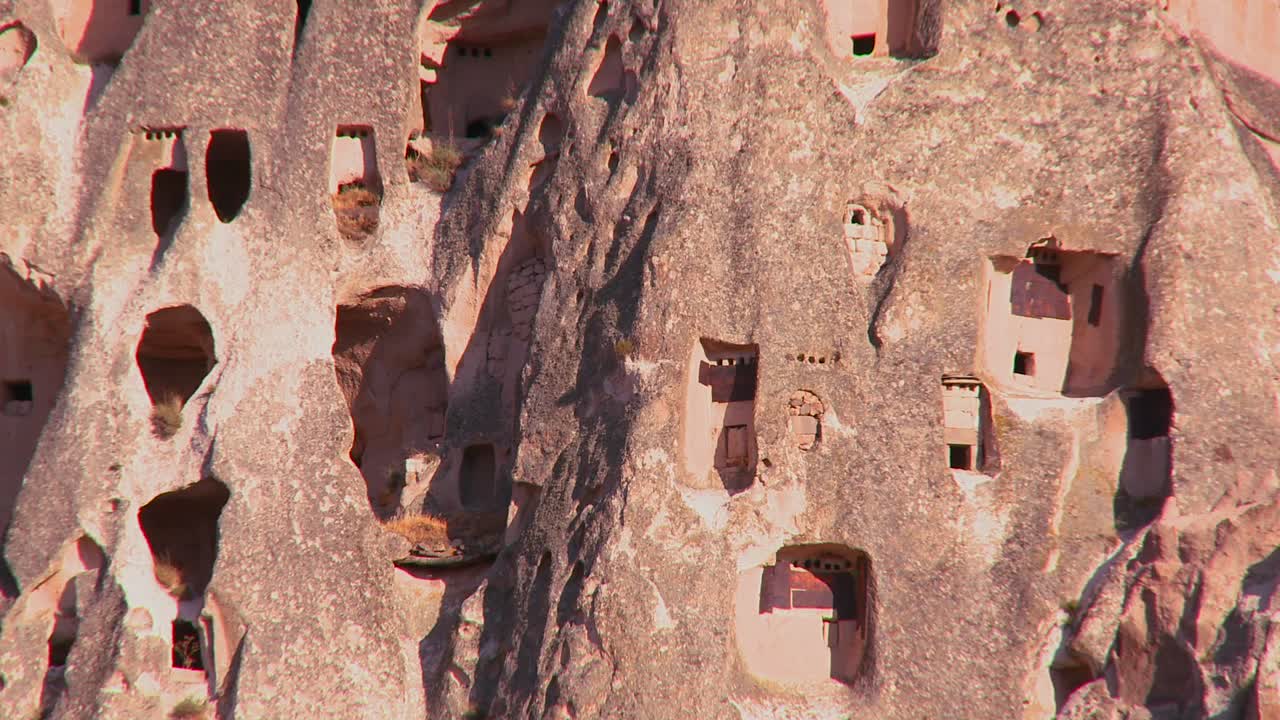 las extrañas viviendas imponentes y formaciones rocosas en capadocia turquía 4