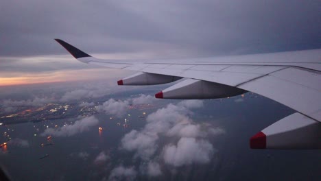 Ala-De-Avión-Volando-Sobre-Las-Nubes