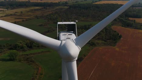 Drone-Ascendente-Aéreo-De-Turbina-Eólica-Disparado-De-Cerca-Para-Inspección