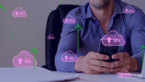 animación de iconos digitales sobre el hombre usando un teléfono inteligente