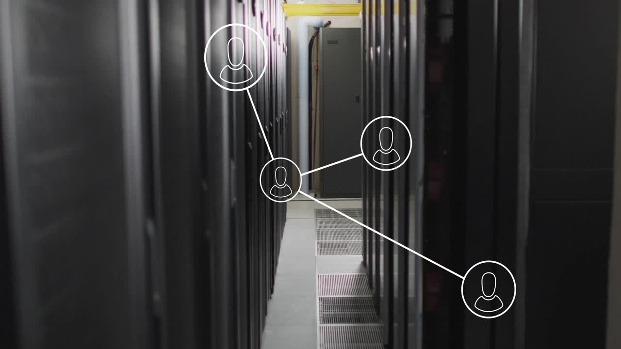 animación de la red de conexiones con iconos y procesamiento de datos a través de servidores informáticos