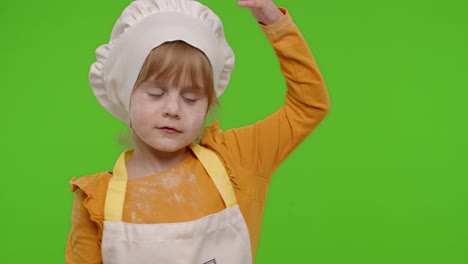 Niña-Graciosa-Vestida-De-Cocinero-Panadero-Con-Delantal-Y-Sombrero-Bailando,-Bromeando,-Haciendo-Muecas