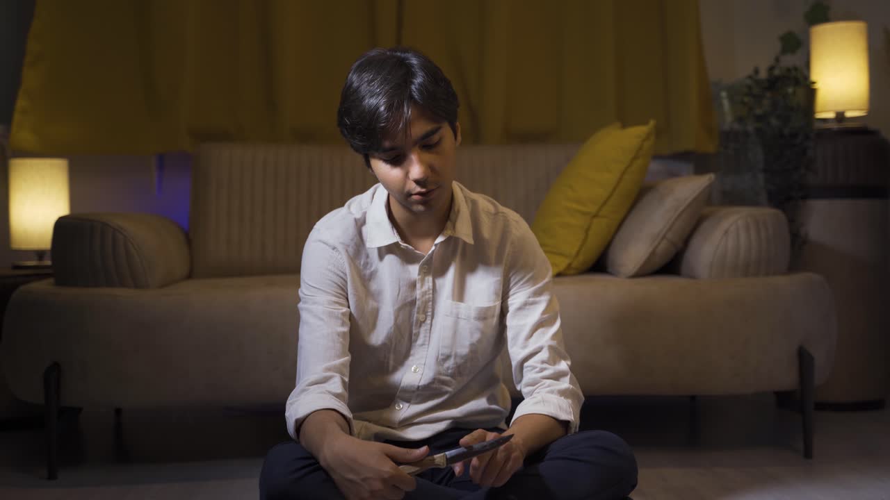 칼로 자살하고 싶었던 사람.