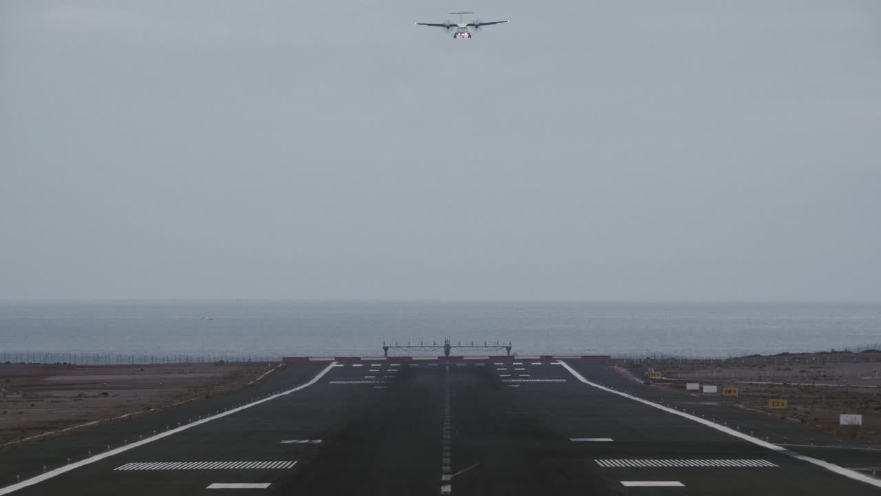 비행기 제트 랜딩의 도착