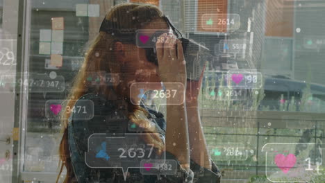 animación de iconos de redes sociales en todo el mundo y mujer usando auriculares vr