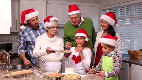 Familia-De-Tres-Generaciones-Horneando-Juntos-En-Navidad