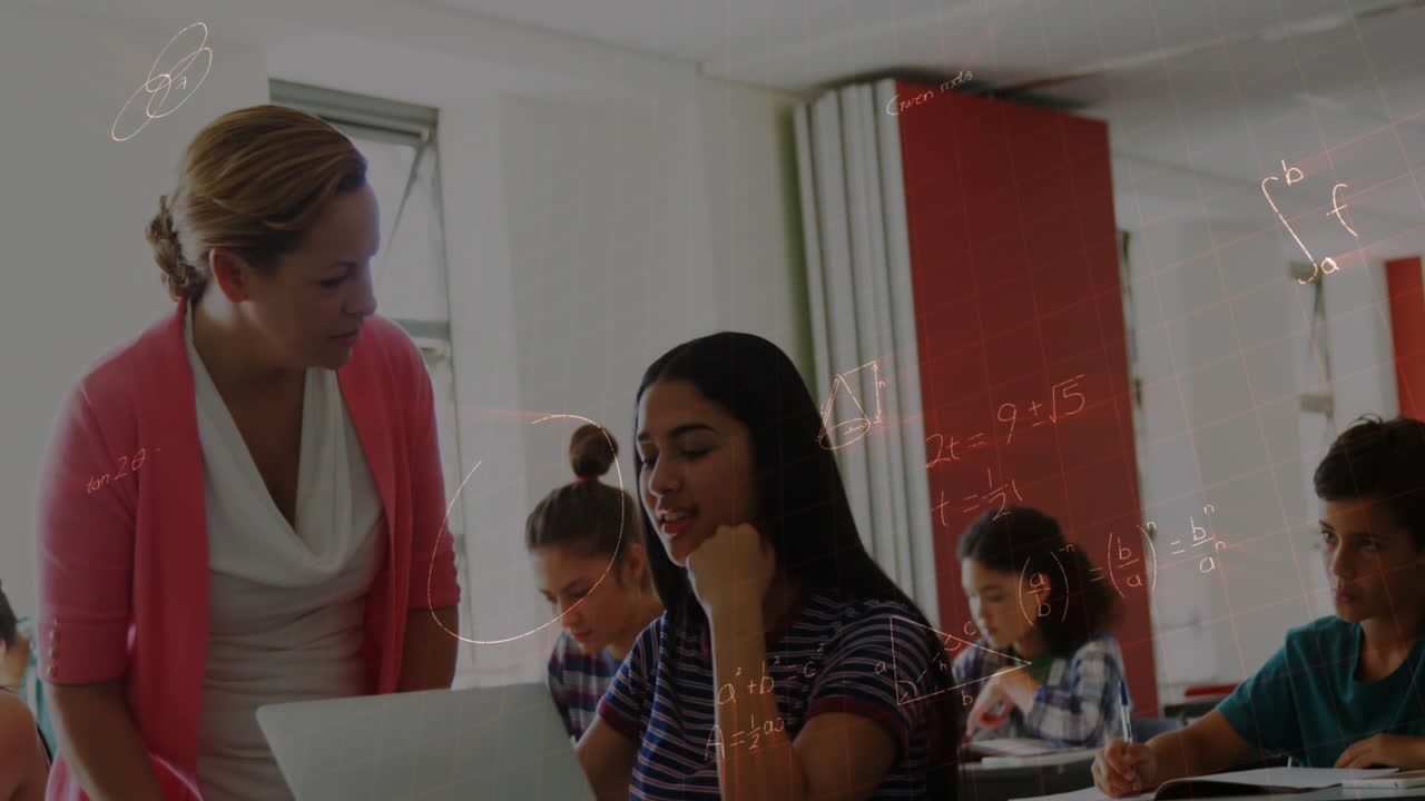 animación de fórmulas matemáticas sobre estudiantes y maestros en el aula
