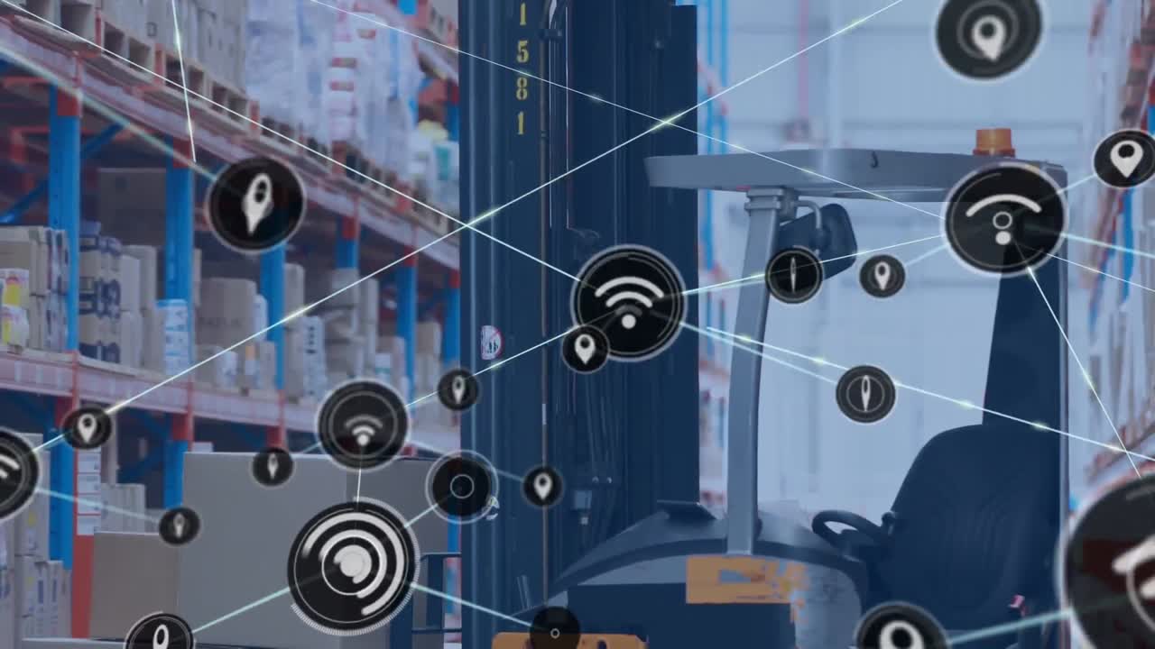 animación de iconos de aplicaciones conectados con líneas sobre carretillas elevadoras en el almacén