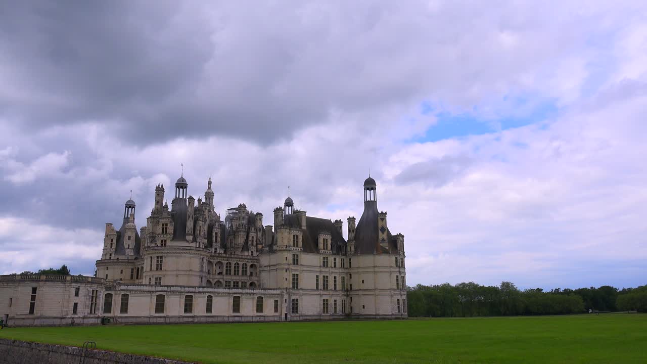 法國洛伊爾河谷的香波德城堡 (château de chambord) 是法國最美麗的城堡之一