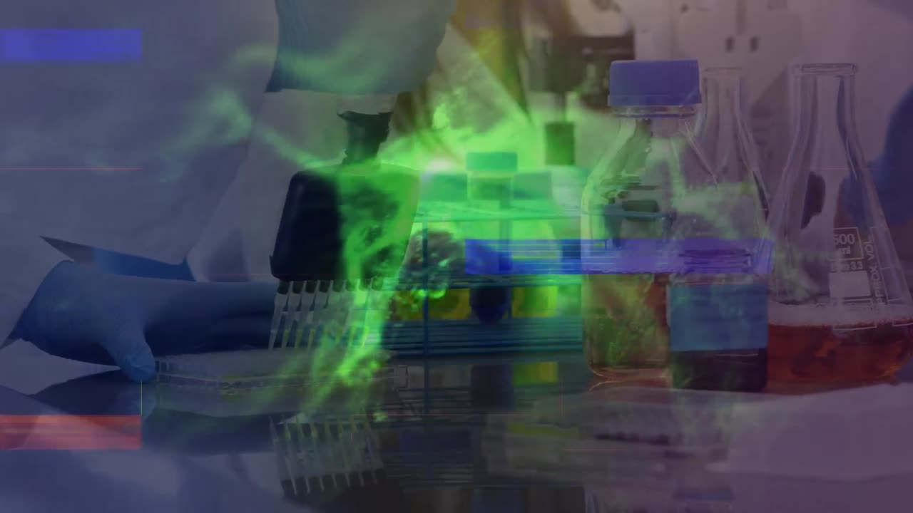 실험실에서 일하는 과학자의 중간 섹션 위의 녹색 디지털 파동의 애니메이션
