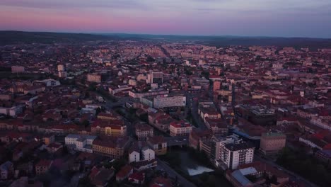 Sunset-Red-Skyline-In-Cluj,-Rumänien,-Siebenbürgen