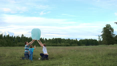 Parents-and-their-son-flying-a-fire-lantern