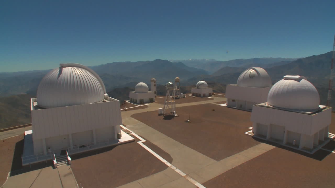 산꼭대기 날 전망대를 가로질러 이동