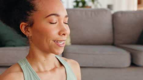 Yoga,-Loto-Y-Mujer-Negra-En-Su-Casa