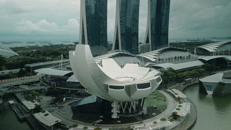 marina bay sands and gardens by the bay in singapore