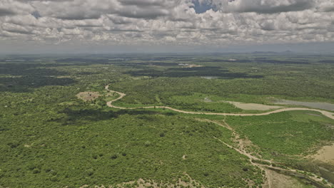 Bogahawewa-Sri-Lanka-Vuelo-Aéreo-V3-Sobre-Los-Diversos-Ecosistemas-Del-Parque-Nacional-Lunugamvehera,-Exuberantes-Matorrales,-Embalse,-Río-Kirindi-Oya-Y-Vegetaciones-De-Humedales---Filmado-Con-Cine-Mavic-3---Abril-De-2023