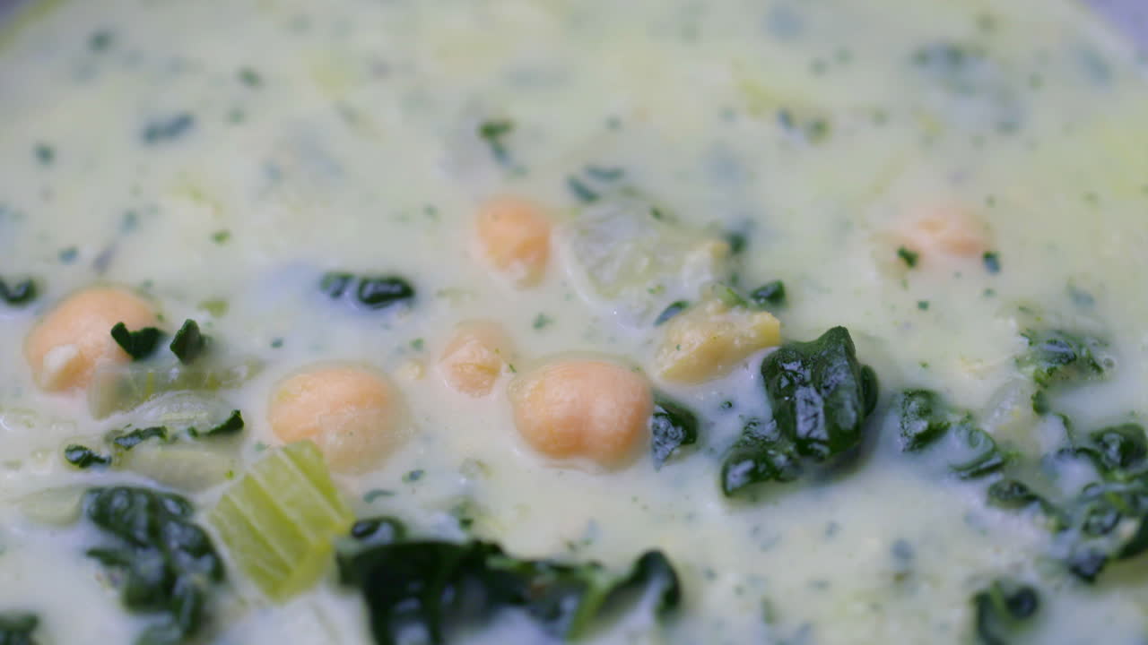 크리미한 채소 수프의 클로즈업