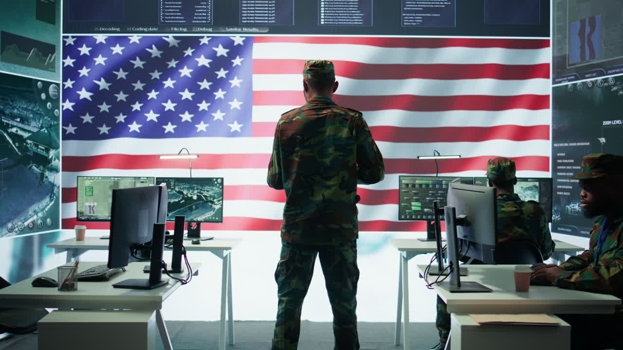 soldado del ejército estadounidense protegiendo secretos de estado y datos clasificados