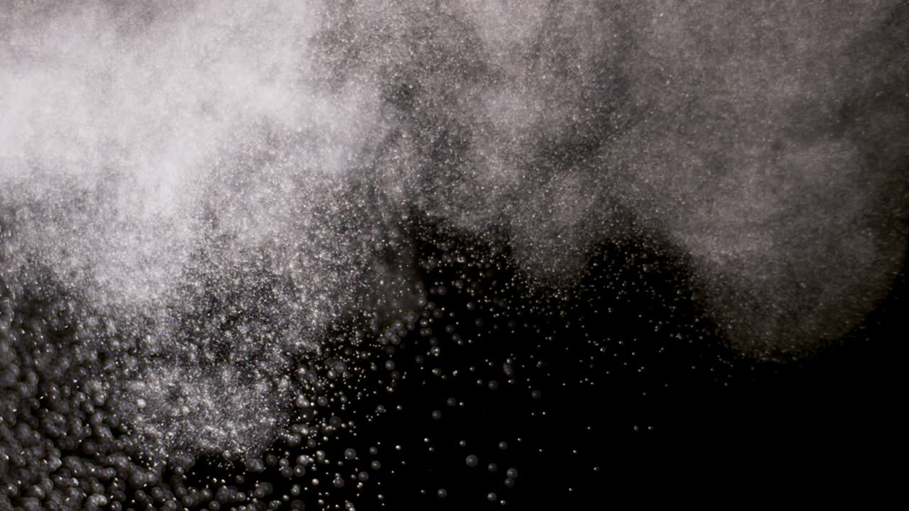 검은 바탕에 분리 된 파우더