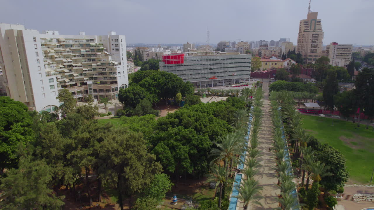 gan hamoshava en rishon lezion fue plantado en 1882 y fue utilizado inicialmente como tierra agrícola por los agricultores