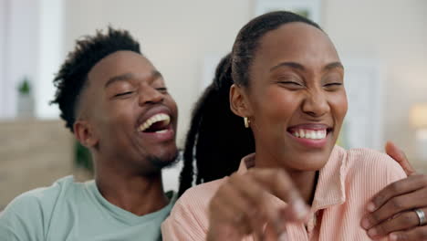 Black-couple-on-sofa-with-popcorn