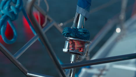 Closeup-shot-of-the-part-of-the-mast-on-the-yacht-moored-in-the-marina