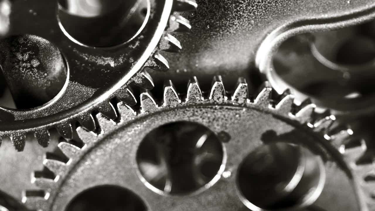 engranajes metálicos móviles oxidados